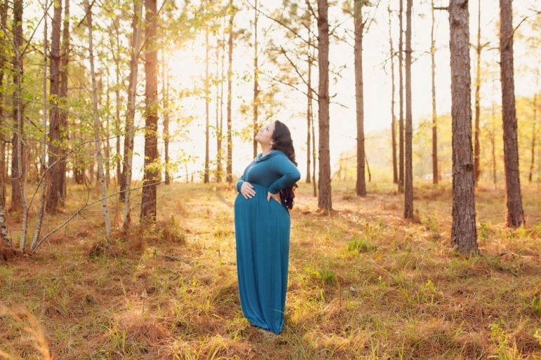 Valdosta Georgia maternity photographer glowing mama-to-be