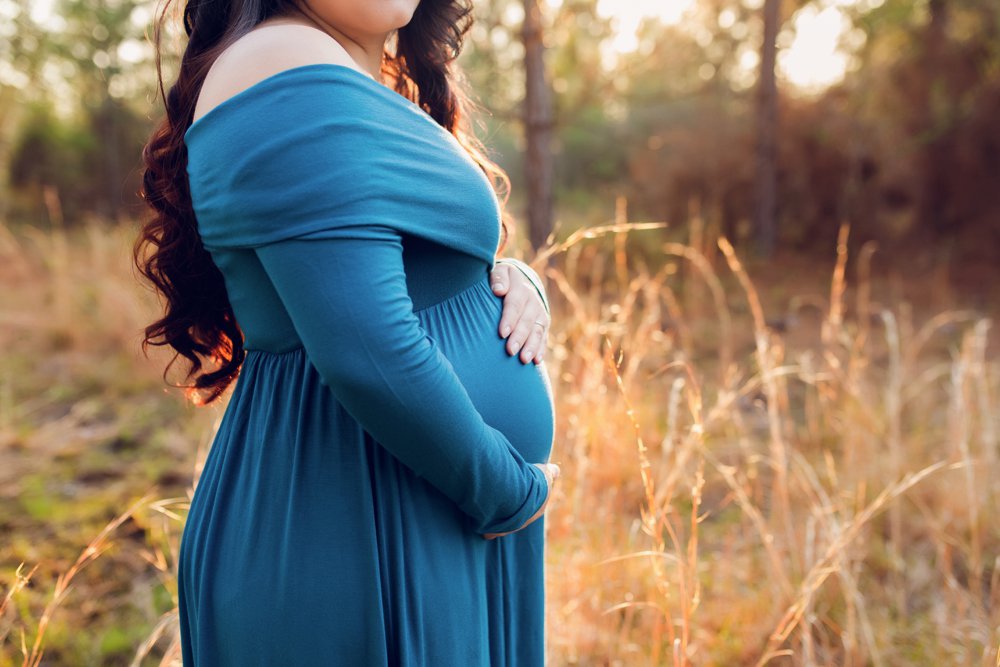 Valdosta Georgia maternity photographer glowing mama-to-be