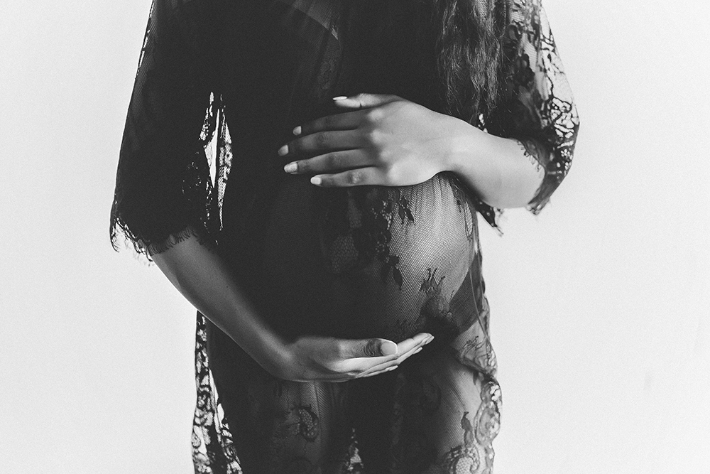 SamiM Photography Maternity boudoir Black beauty