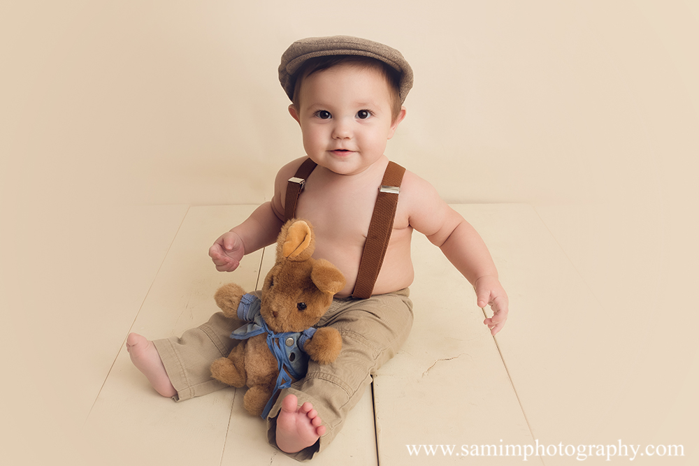 SamiM Photography 6 month photos 6 month smiley studio session